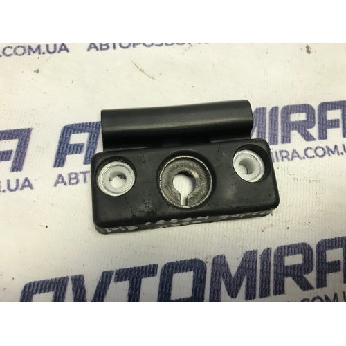 Відбійник кришки багажника Mercedes-Benz E-Class W211 2002-2009 A2117500097